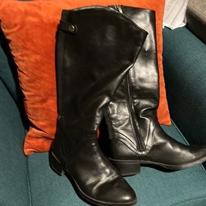 Casual black flat boots